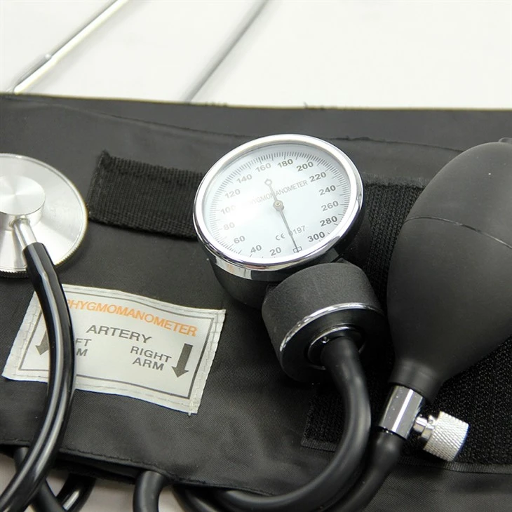 Sphygmomanometer With Stethoscope Kit